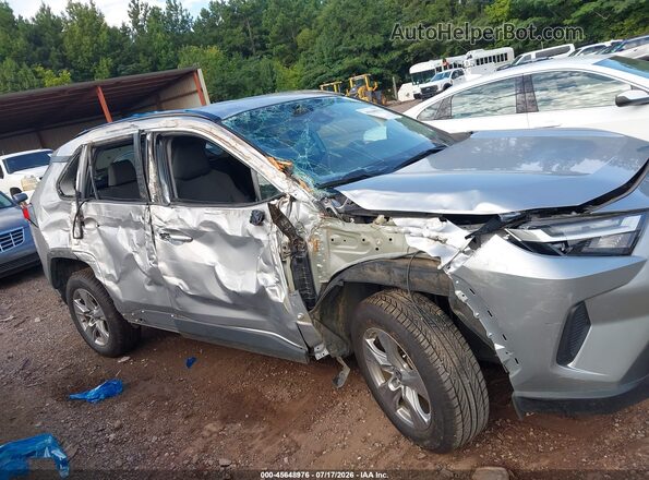 2T3W1RFV0PW251296 2023 TOYOTA RAV4 Серебряный Вид спереди