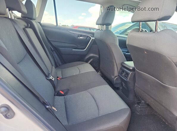 2T3W1RFV0RW363101 2024 TOYOTA RAV4 White Vista interior trasera