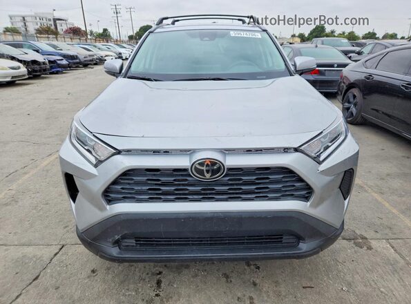 2T3W1RFV1SW438006 2025 TOYOTA RAV4 Silver Widok z przodu