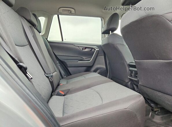 2T3W1RFV1SW438006 2025 TOYOTA RAV4 Silver Widok wnętrza z tyłu