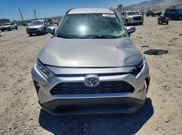 2T3W1RFV2MC165033 2021 TOYOTA RAV4 Серебряный Вид спереди