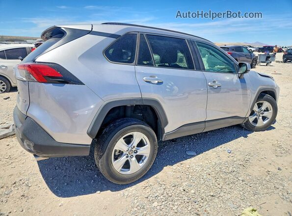 2T3W1RFV2MC165033 2021 TOYOTA RAV4 Серебряный Задняя правая четверть