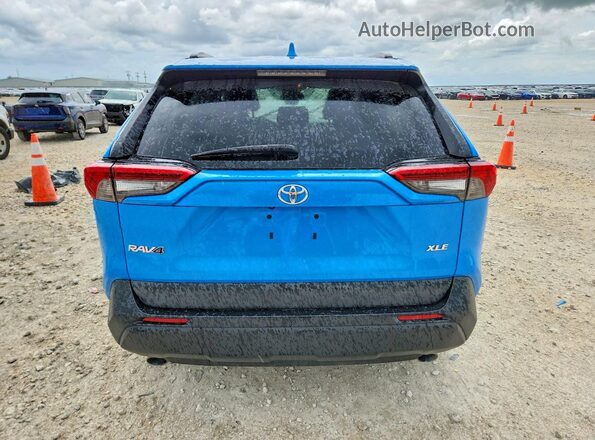 2T3W1RFV2MW112959 2021 TOYOTA RAV4 Blue Widok z tyłu