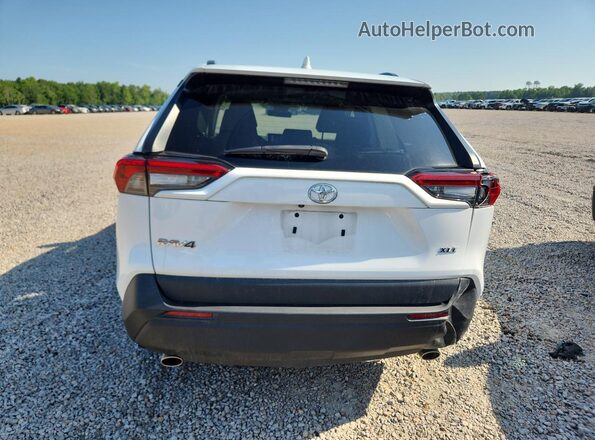 2T3W1RFV2PC251012 2023 TOYOTA RAV4 White Widok z tyłu