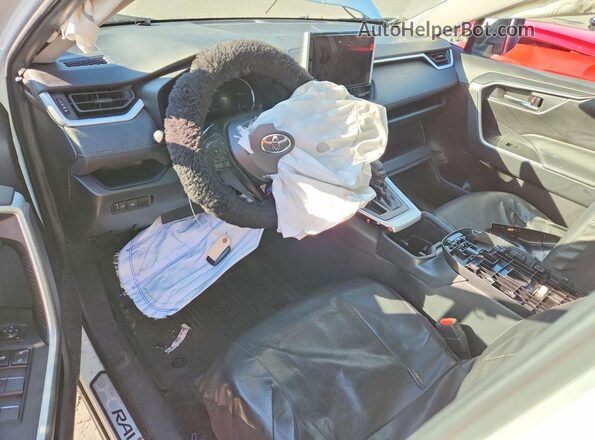 2T3W1RFV3RC266525 2024 TOYOTA RAV4 White Dashboard view