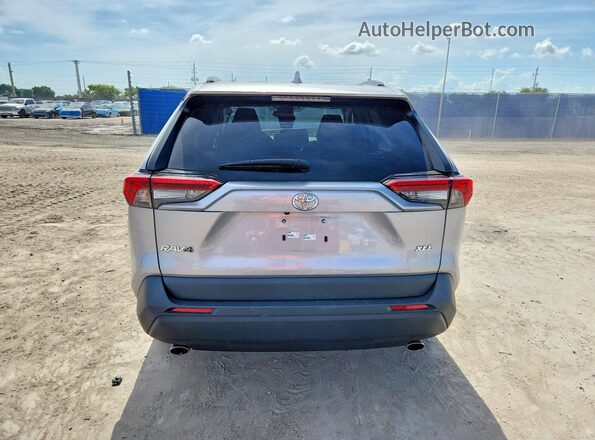 2T3W1RFV3RC294244 2024 TOYOTA RAV4 Silver Հետևի տեսք