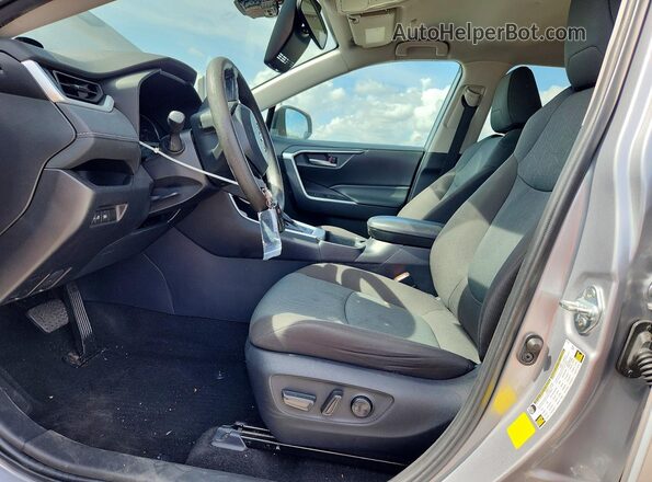 2T3W1RFV3RC294244 2024 TOYOTA RAV4 Silver Սալոնի դիմացի տեսք