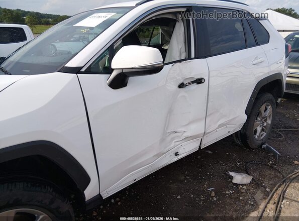 2T3W1RFV3RW329590 2024 TOYOTA RAV4 White Widok z przodu