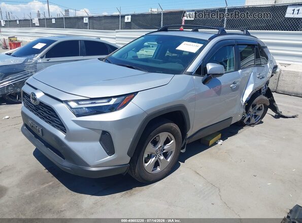 2T3W1RFV3SW413818 2025 TOYOTA RAV4 Silver Przód lewy