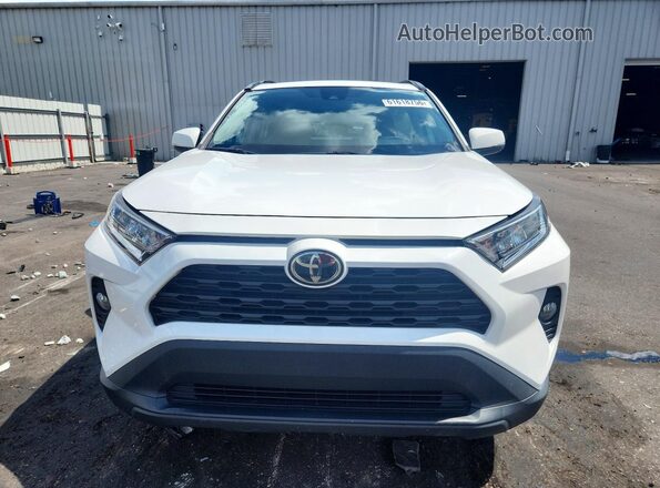 2T3W1RFV4MC108235 2021 TOYOTA RAV4 White Widok z przodu