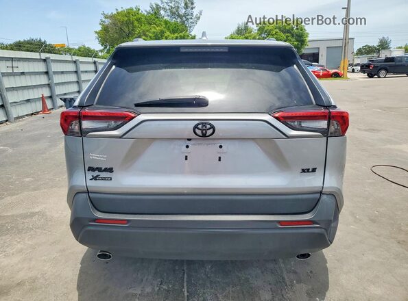 2T3W1RFV4MC141462 2021 TOYOTA RAV4 Silver Вид ззаду