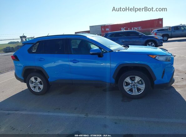 2T3W1RFV4MW117242 2021 TOYOTA RAV4 Blue Widok wnętrza z tyłu