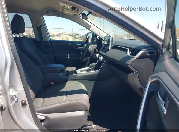 2T3W1RFV4SW387150 2025 TOYOTA RAV4 Серебряный Вид салона спереди