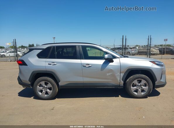 2T3W1RFV4SW387150 2025 TOYOTA RAV4 Серебряный Вид задней части салона