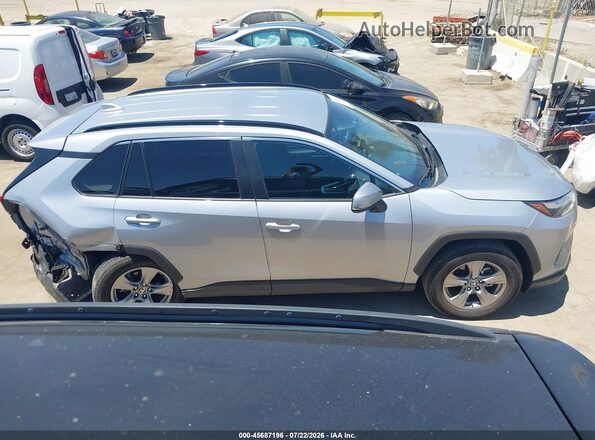 2T3W1RFV4SW427517 2025 TOYOTA RAV4 Серебряный Вид задней части салона