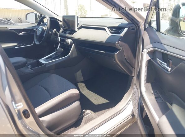 2T3W1RFV4SW427517 2025 TOYOTA RAV4 Серебряный Вид салона спереди