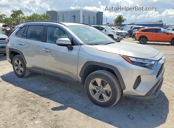 2T3W1RFV5PC230879 2023 TOYOTA RAV4 Silver Delantero derecho