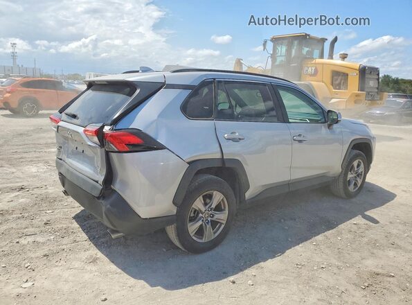 2T3W1RFV5PC230879 2023 TOYOTA RAV4 Silver Trasero derecho