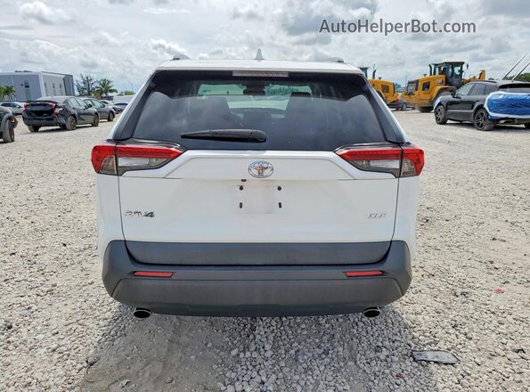 2T3W1RFV7MW142992 2021 TOYOTA RAV4 Белый Вид сзади