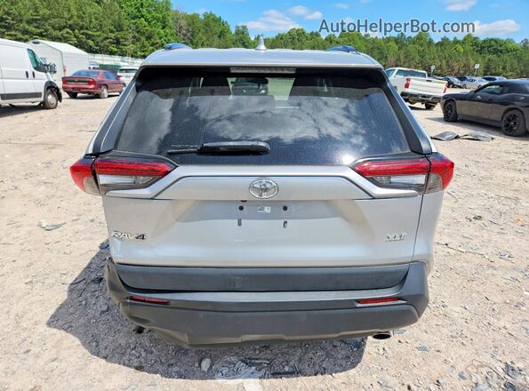 2T3W1RFV7NW190980 2022 TOYOTA RAV4 Серебряный Вид сзади
