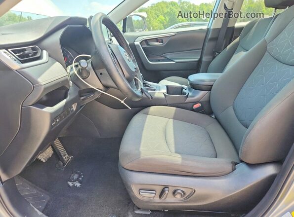 2T3W1RFV7NW190980 2022 TOYOTA RAV4 Серебряный Вид салона спереди