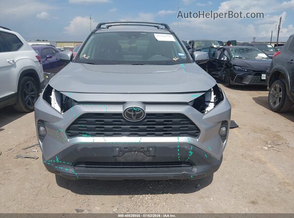 2T3W1RFV8LW082218 2020 TOYOTA RAV4 Серый Вид задней части салона