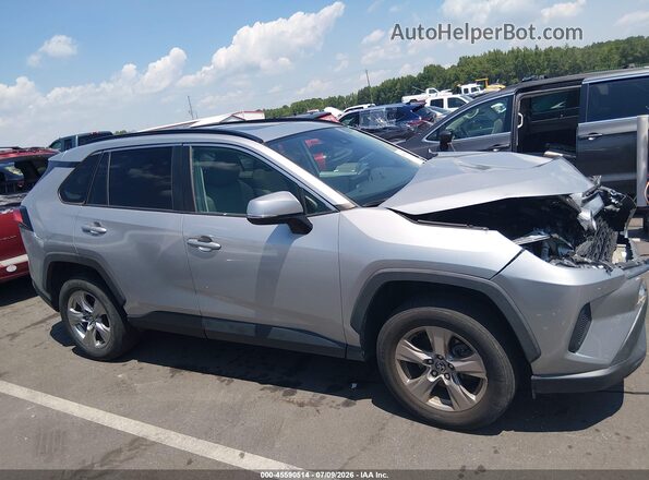 2T3W1RFV8NC180539 2022 TOYOTA RAV4 Серебряный Вид задней части салона
