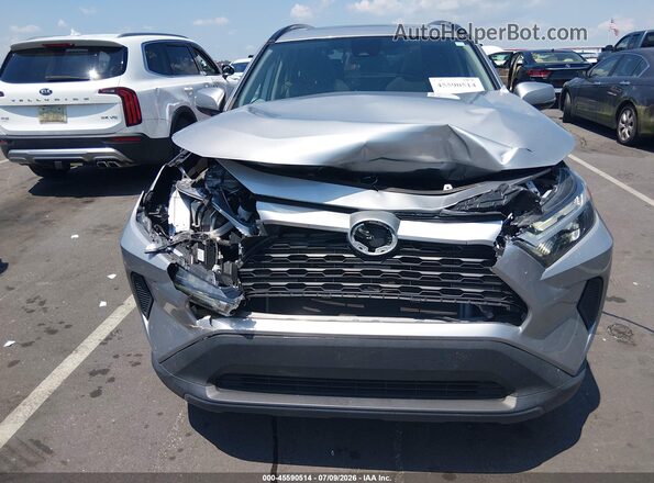 2T3W1RFV8NC180539 2022 TOYOTA RAV4 Серебряный Вид спереди