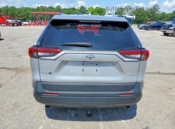 2T3W1RFV8PW255676 2023 TOYOTA RAV4 Silver Հետևի տեսք