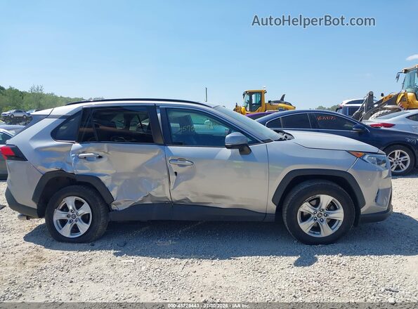 2T3W1RFVXKW005302 2019 TOYOTA RAV4 Silver Սալոնի հետևի տեսք