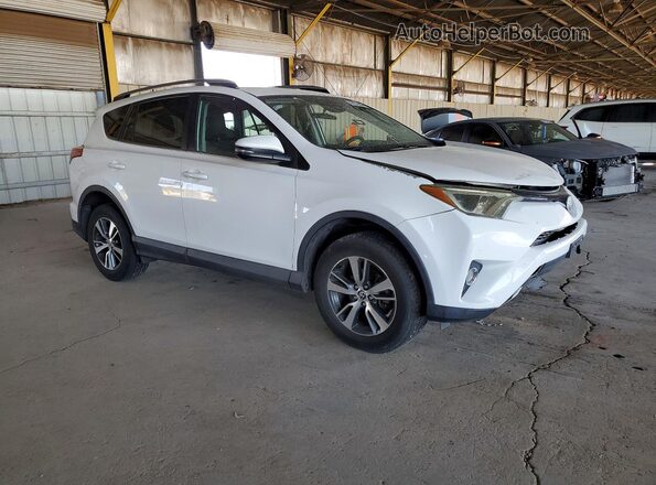 2T3WFREV0HW320119 2017 TOYOTA RAV4 White Delantero derecho