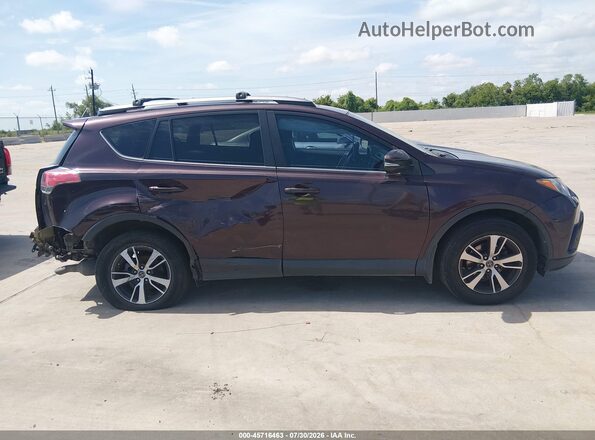 2T3WFREV0HW368378 2017 TOYOTA RAV4 Burgundy Vista interior trasera
