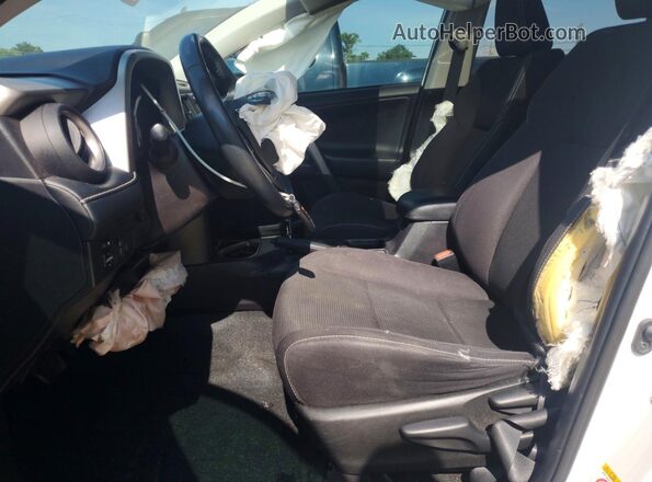 2T3WFREV0JW503347 2018 TOYOTA RAV4 White Вид салону спереду