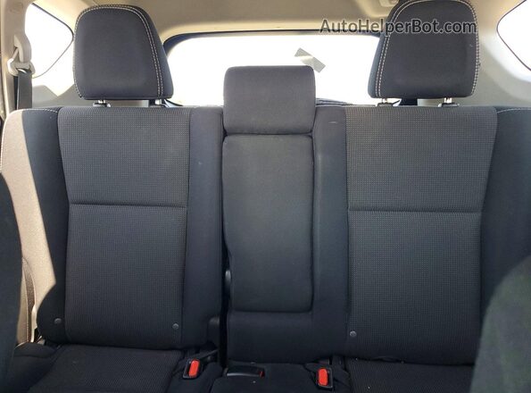 2T3WFREV1GW270491 2016 TOYOTA RAV4 White Widok tylnych siedzeń