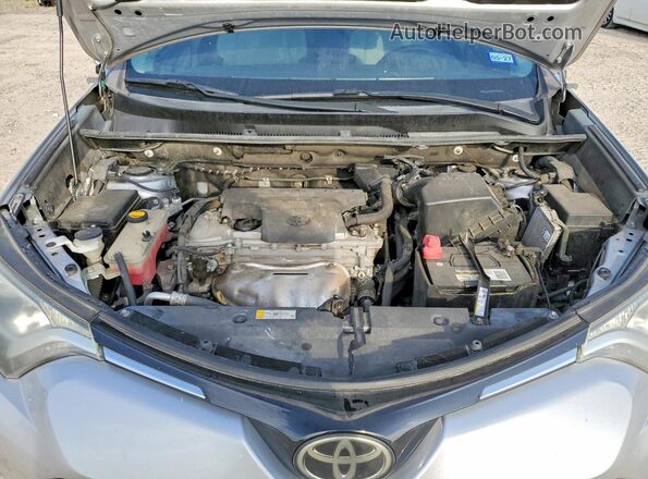 2T3WFREV1JW416122 2018 TOYOTA RAV4 Silver ძრავის განყოფილების ხედი