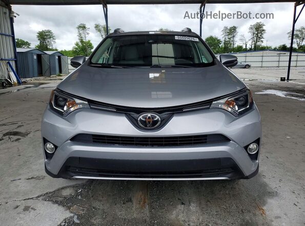 2T3WFREV4HW394692 2017 TOYOTA RAV4 Silver Widok z przodu