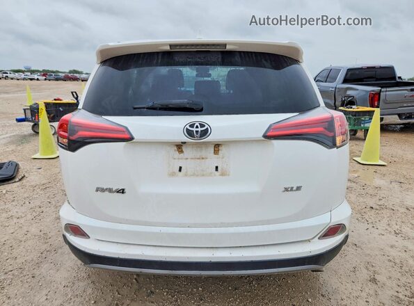 2T3WFREV4JW467761 2018 TOYOTA RAV4 White Widok z tyłu