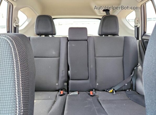 2T3WFREV5HW326921 2017 TOYOTA RAV4 Black Widok tylnych siedzeń