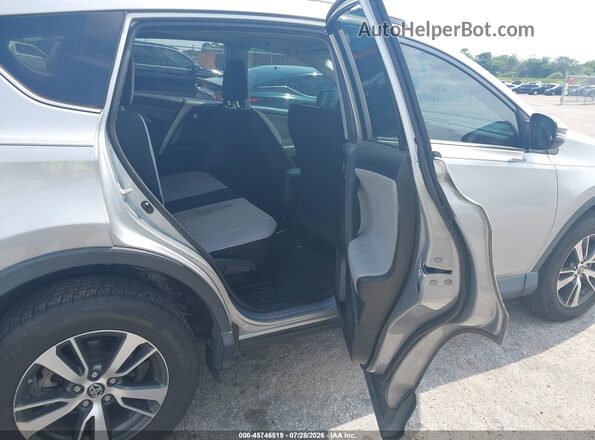 2T3WFREV9JW419589 2018 TOYOTA RAV4 Silver Widok naklejki z numerem VIN
