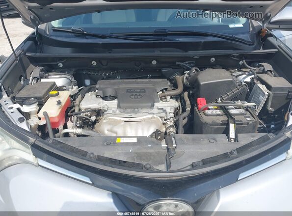 2T3WFREV9JW419589 2018 TOYOTA RAV4 Silver Widok z tyłu