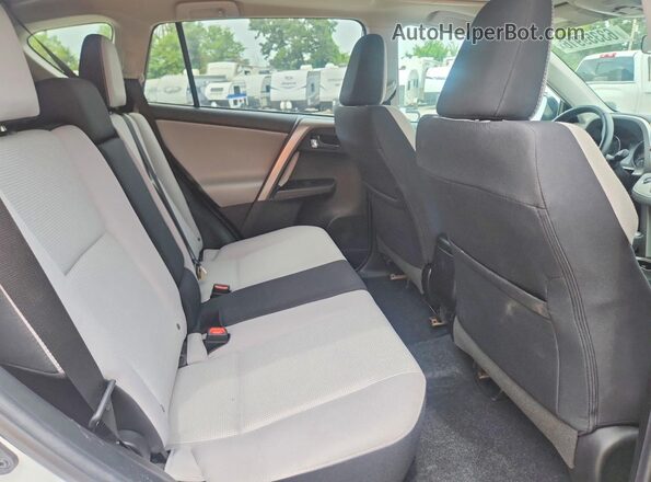 2T3WFREV9JW498469 2018 TOYOTA RAV4 White Սալոնի հետևի տեսք