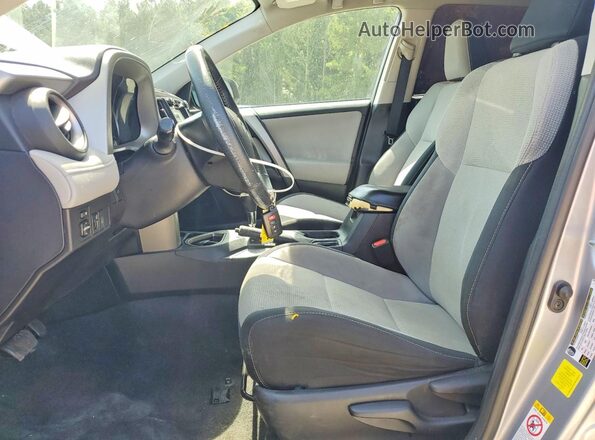2T3WFREVXHW383860 2017 TOYOTA RAV4 Серебряный Вид салона спереди