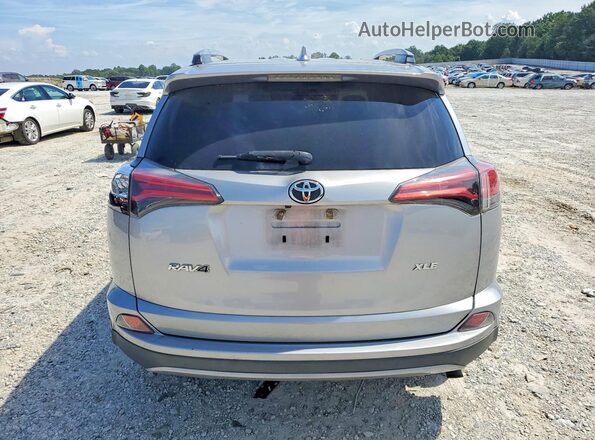 2T3WFREVXHW383860 2017 TOYOTA RAV4 Серебряный Вид сзади