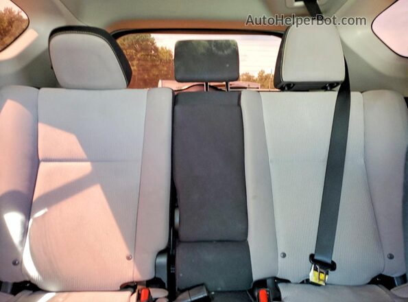 2T3WFREVXHW383860 2017 TOYOTA RAV4 Серебряный Вид задних сидений