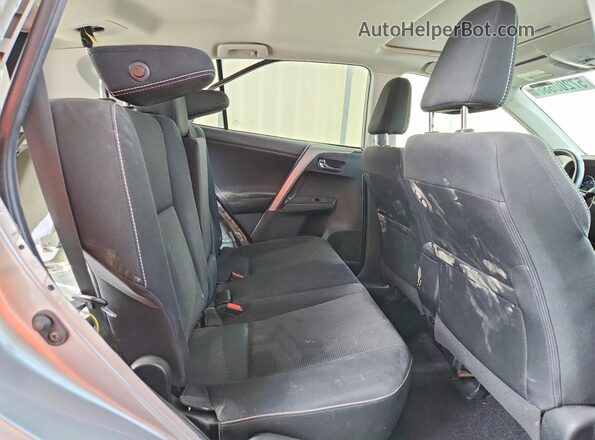 2T3WFREVXJW422811 2018 TOYOTA RAV4 Silver Vista interior trasera