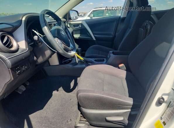 2T3WFREVXJW425496 2018 TOYOTA RAV4 White წინა სალონის ხედი