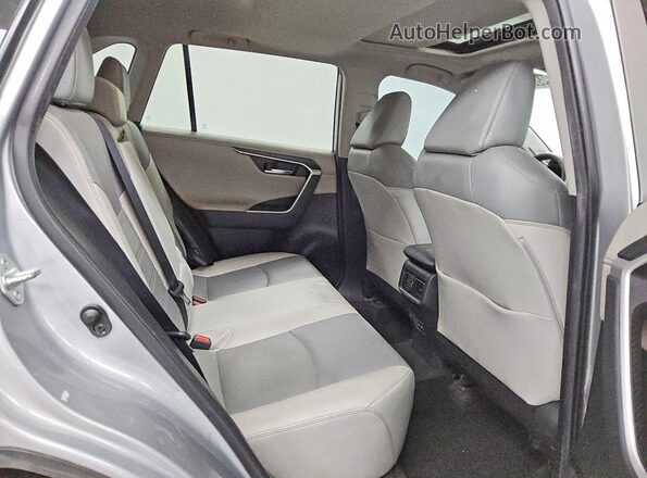 2T3Y1RFV5NW198522 2022 TOYOTA RAV4 Silver უკანა სალონის ხედი