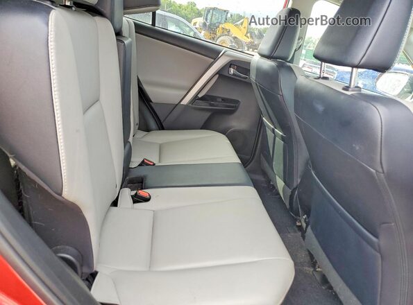 2T3YFREV1GW260505 2016 TOYOTA RAV4 Red Вид задньої частини салону