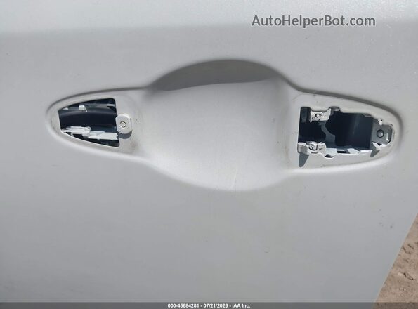 2T3YFREV1HW368446 2017 TOYOTA RAV4 Белый Вид спереди