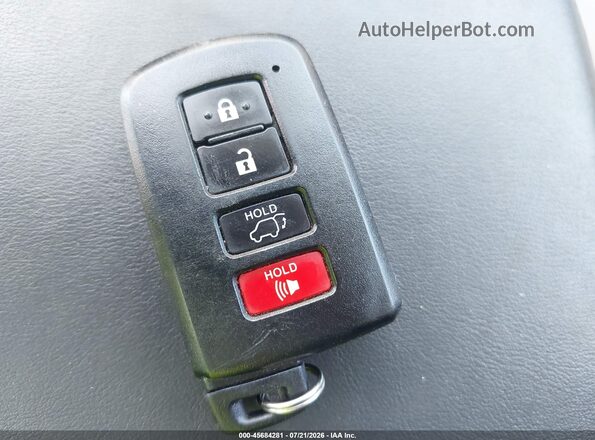 2T3YFREV1HW368446 2017 TOYOTA RAV4 Белый Вид панели приборов